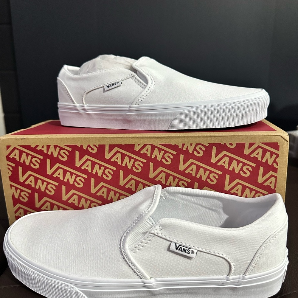 New Vans Classic White Canvas Slip-Ons🩷